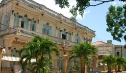 Clip: Thăm biệt thự của đại gia chơi ngông bậc nhất miền Tây